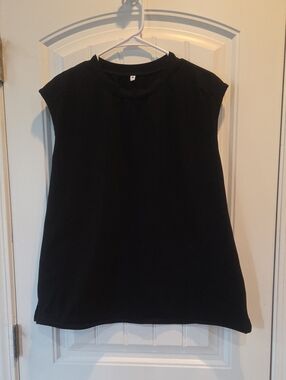 Classic Black Sleeveless Women's Tunic Tank With Pockets